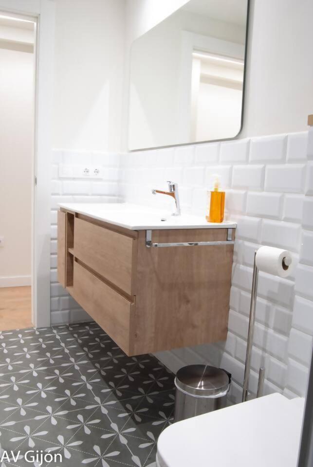 Apartamento La Playa 17 Gijón Zewnętrze zdjęcie